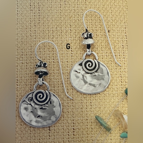 Silpada Silver Swirl Earrings - Picture 7 of 7